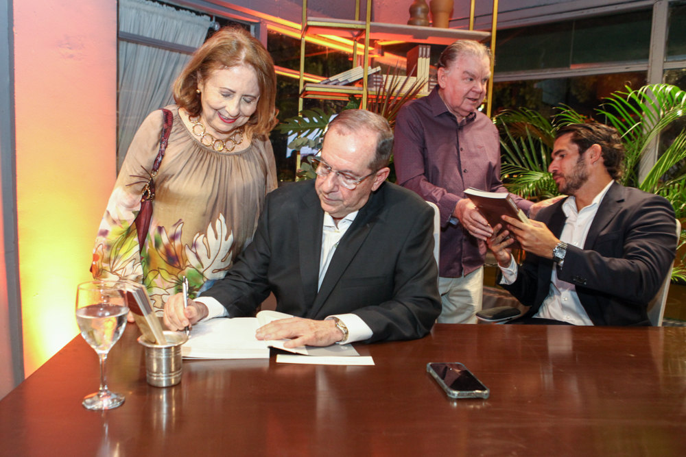 Livro Construindo E Administrando Escolas (227)