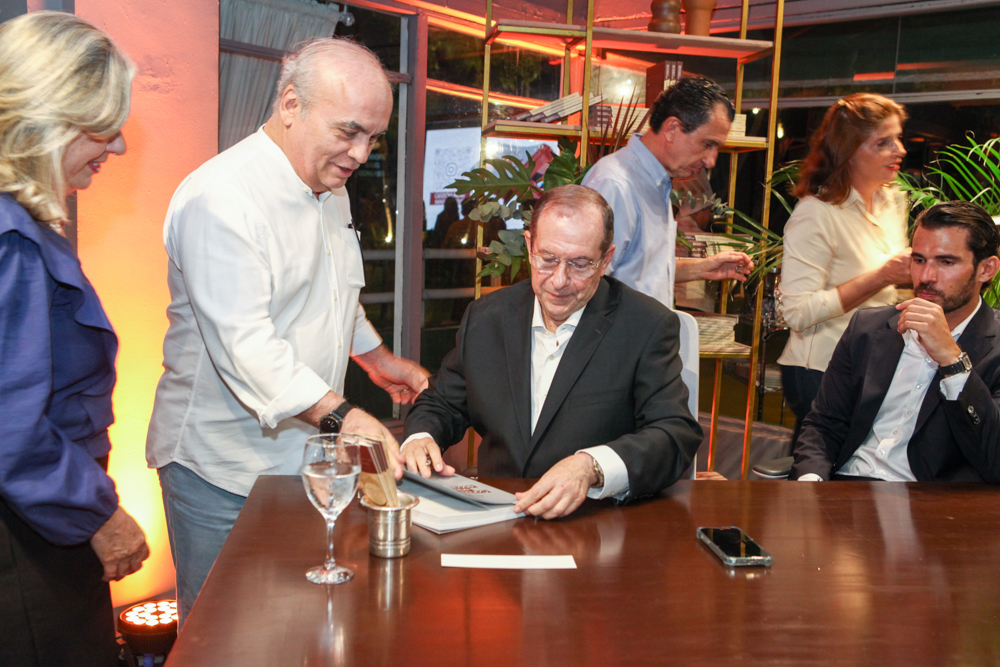 Livro Construindo E Administrando Escolas (233)