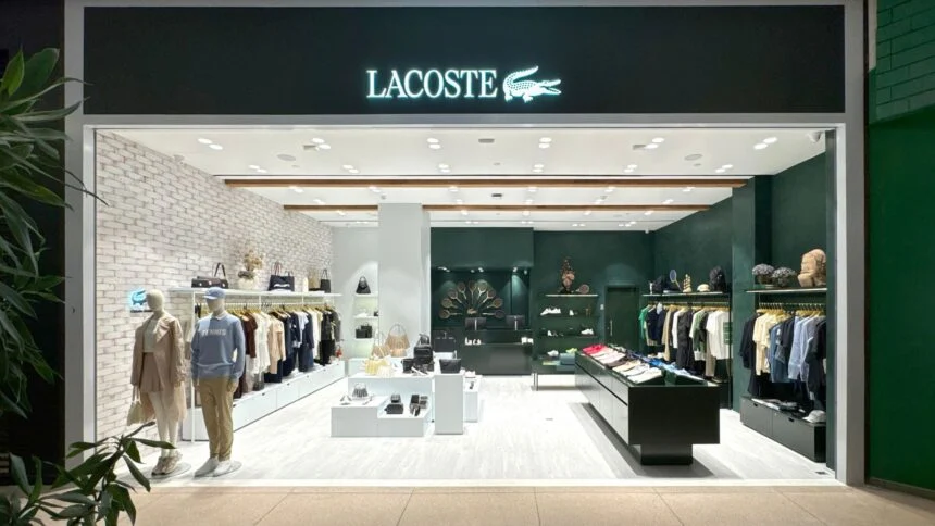 Lacoste reinaugura loja no Cidade Jardim com conceito global premium e reforça aposta no luxo brasileiro