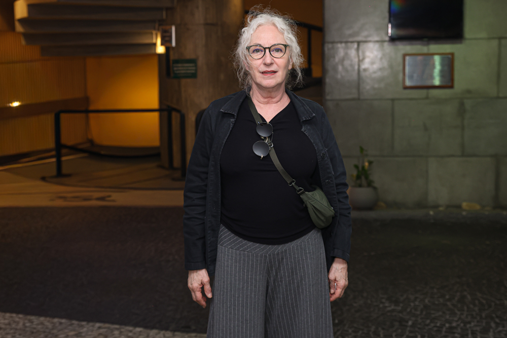 Estreia "o Funcionário Que Pede Para Não Ser Identificado"