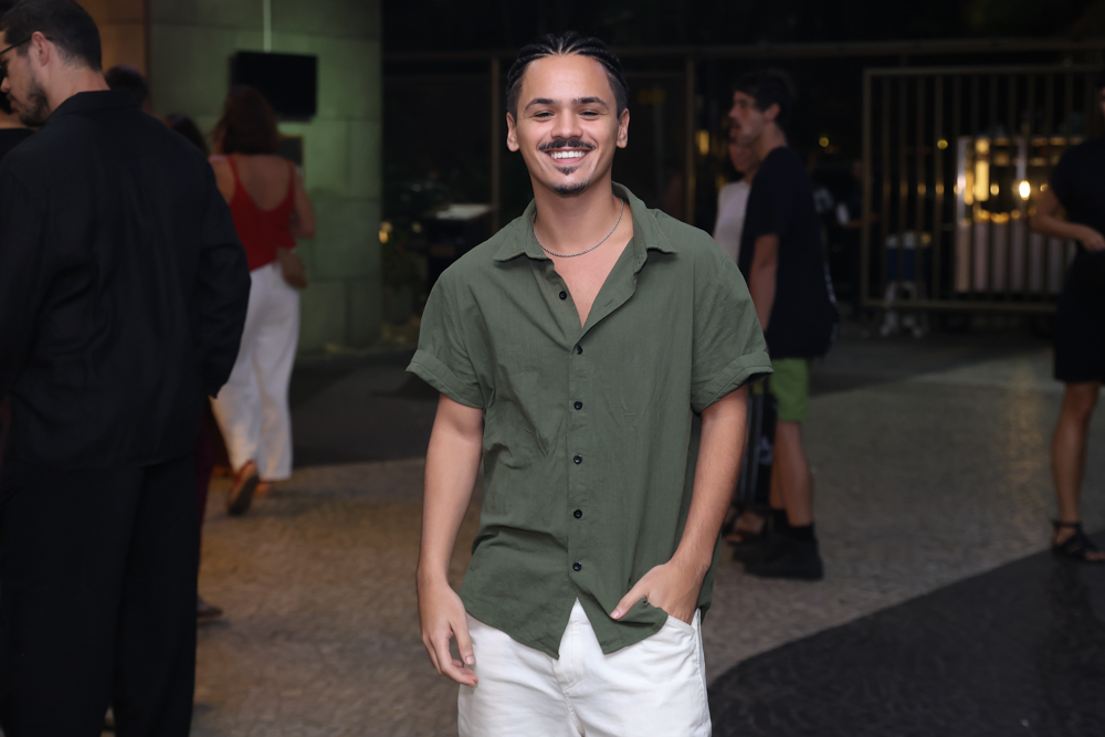 Estreia "o Funcionário Que Pede Para Não Ser Identificado"