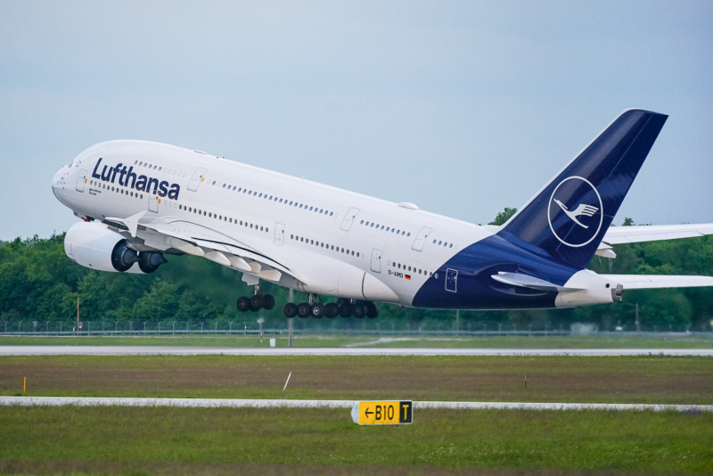 Lufthansa A380 22122401