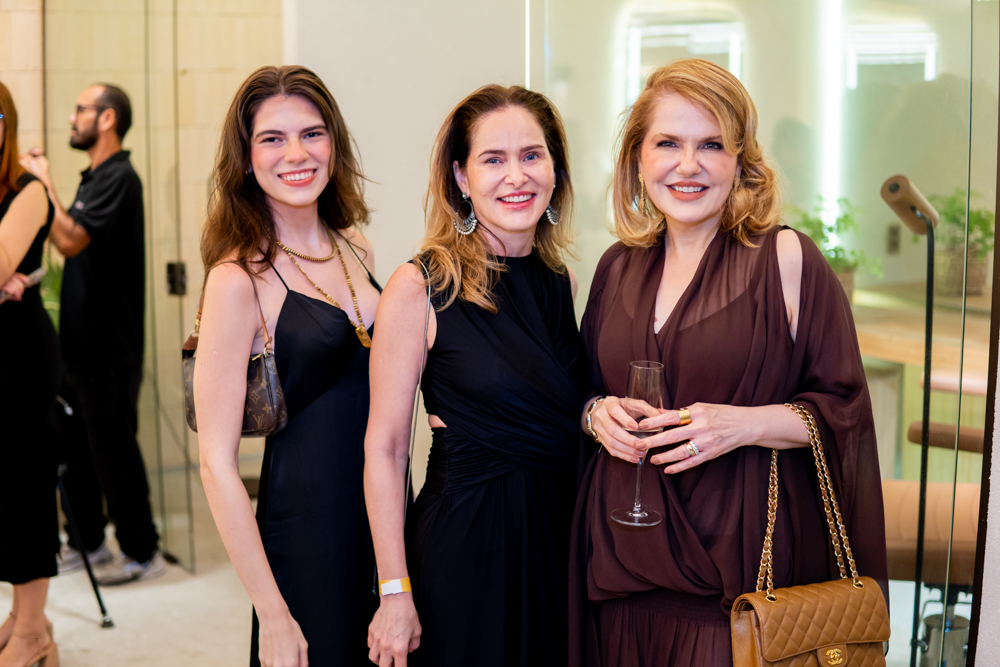 Luiza E Mônica Pinto, E Ariadna Fernandes (2)