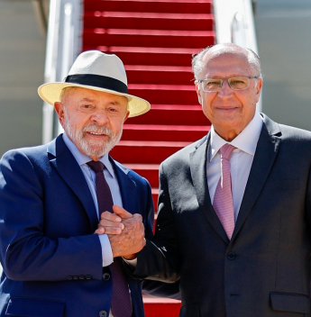 Lula embarca para reunião com Trump e aposta em influência na sucessão da ONU