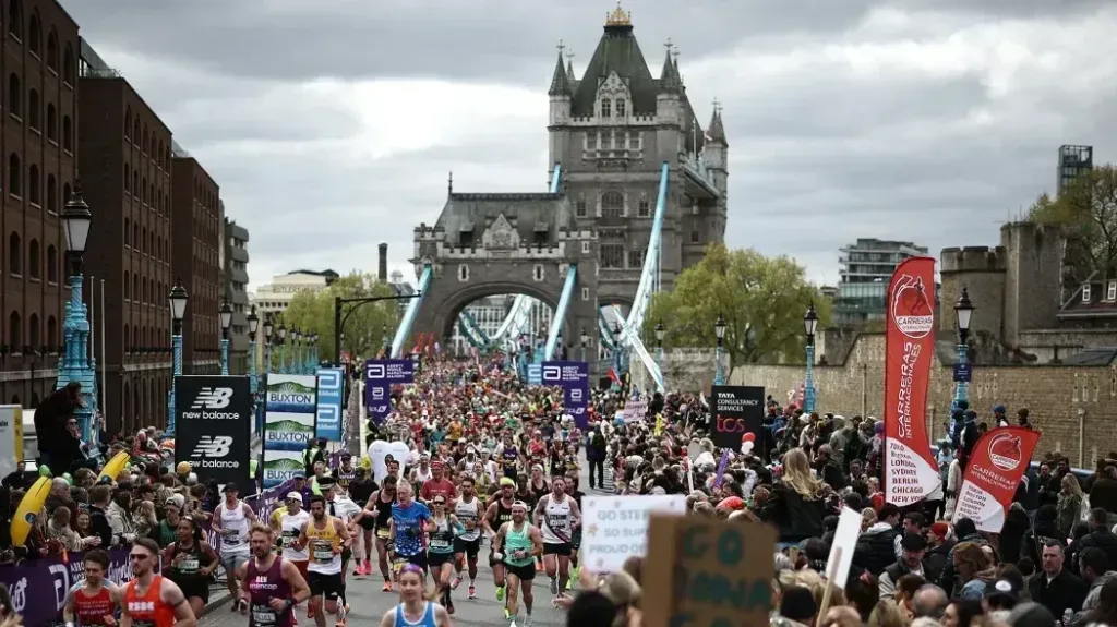 Maratona de Londres bate recorde histórico e supera 1,3 milhão de inscrições para 2027