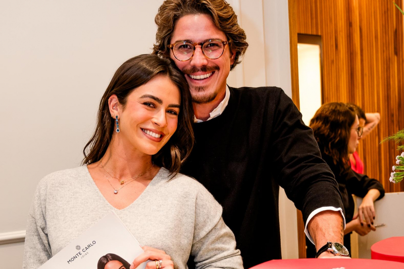 Mari Saad e Romulo Arantes Neto estrelam campanha da Monte Carlo e recebem convidados em lançamento no Rio de Janeiro