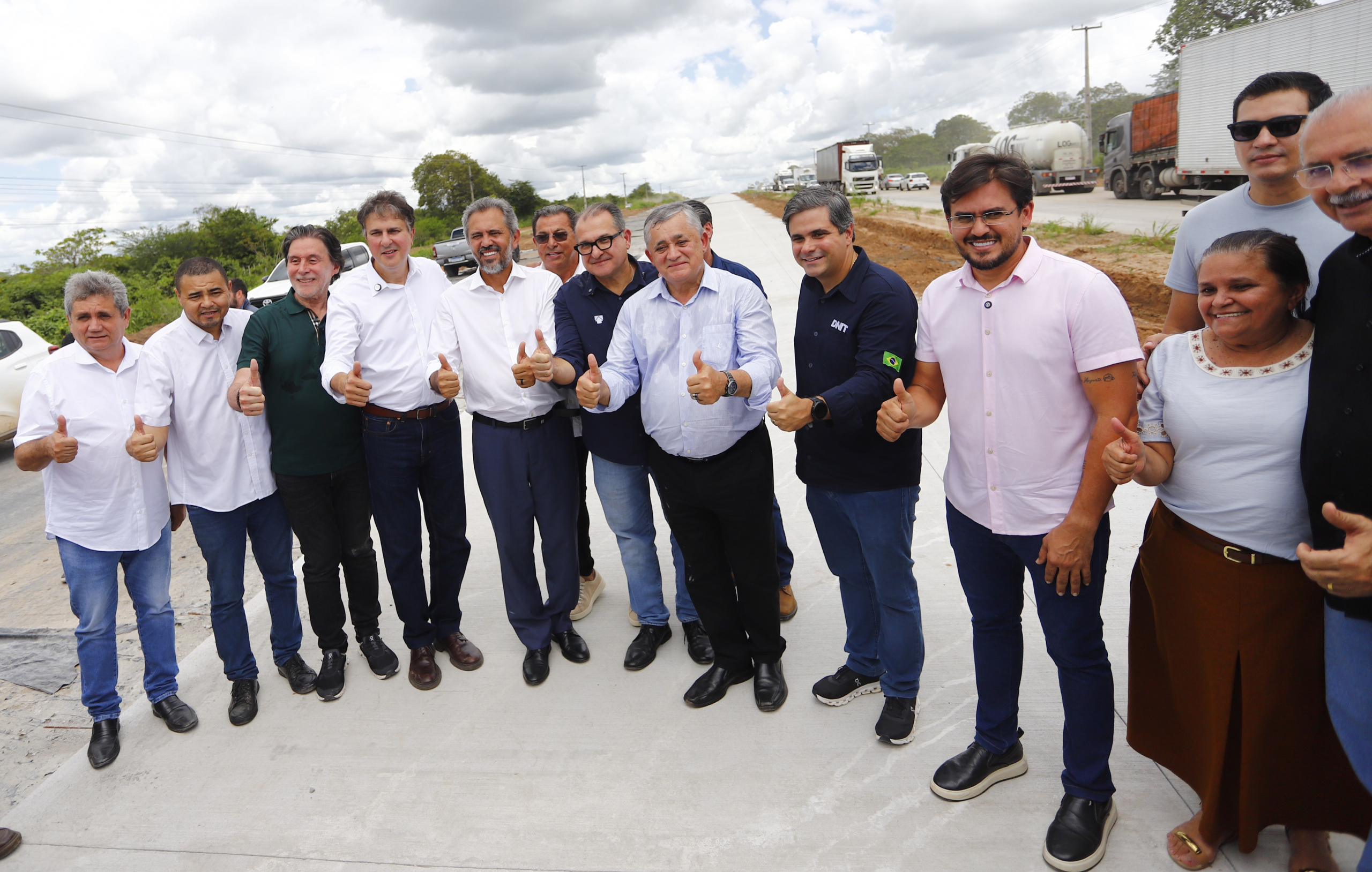 Ministro dos Transportes vistoria duplicação da BR-116 e anuncia novos investimentos no Ceará