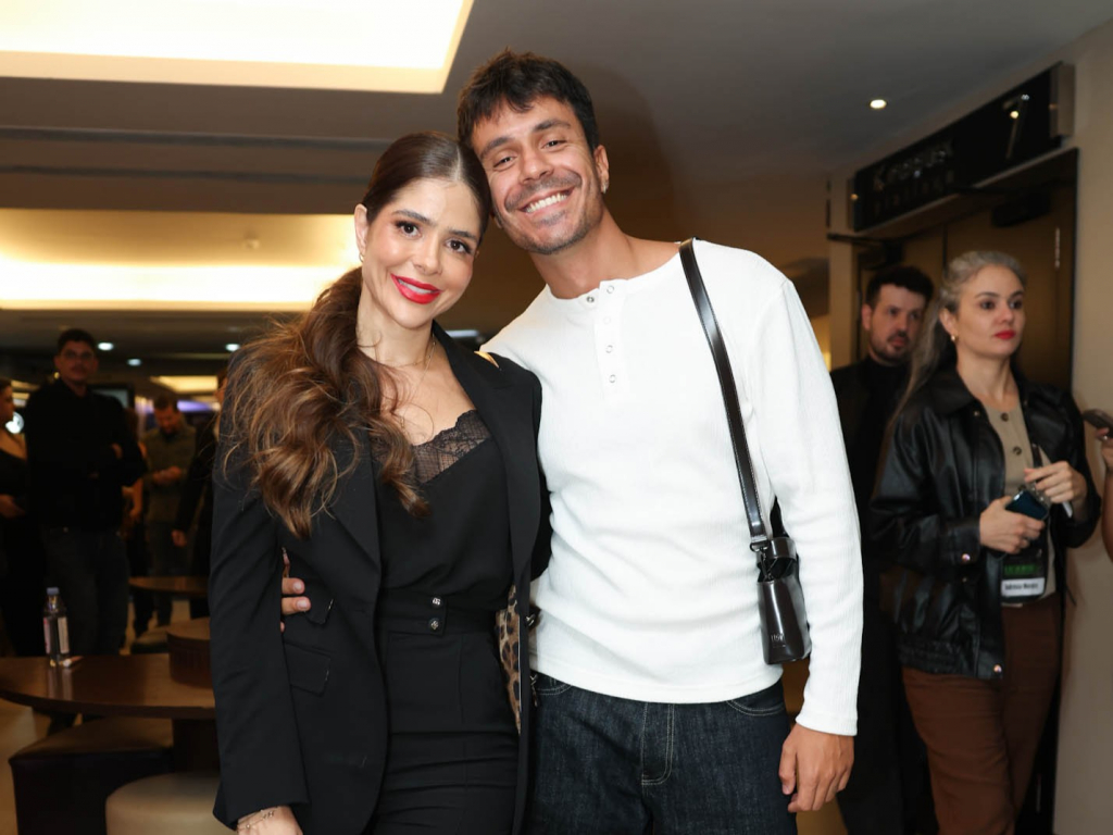 Naira Ávilla E Pelu