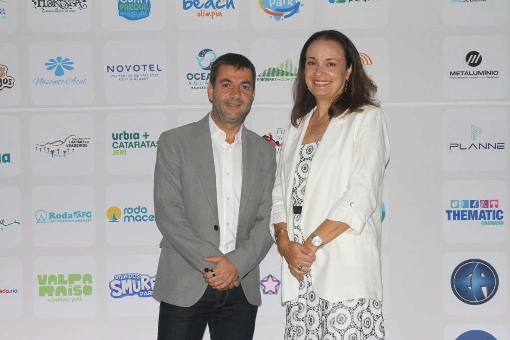 Pablo Morbis, Ceo Do Grupo Cataratas E Presidente Do Conselho Do Sindepat, E Carolina Negri, Presidente Executiva Do Sindepat Foto Divulgação Alexandre Campbell