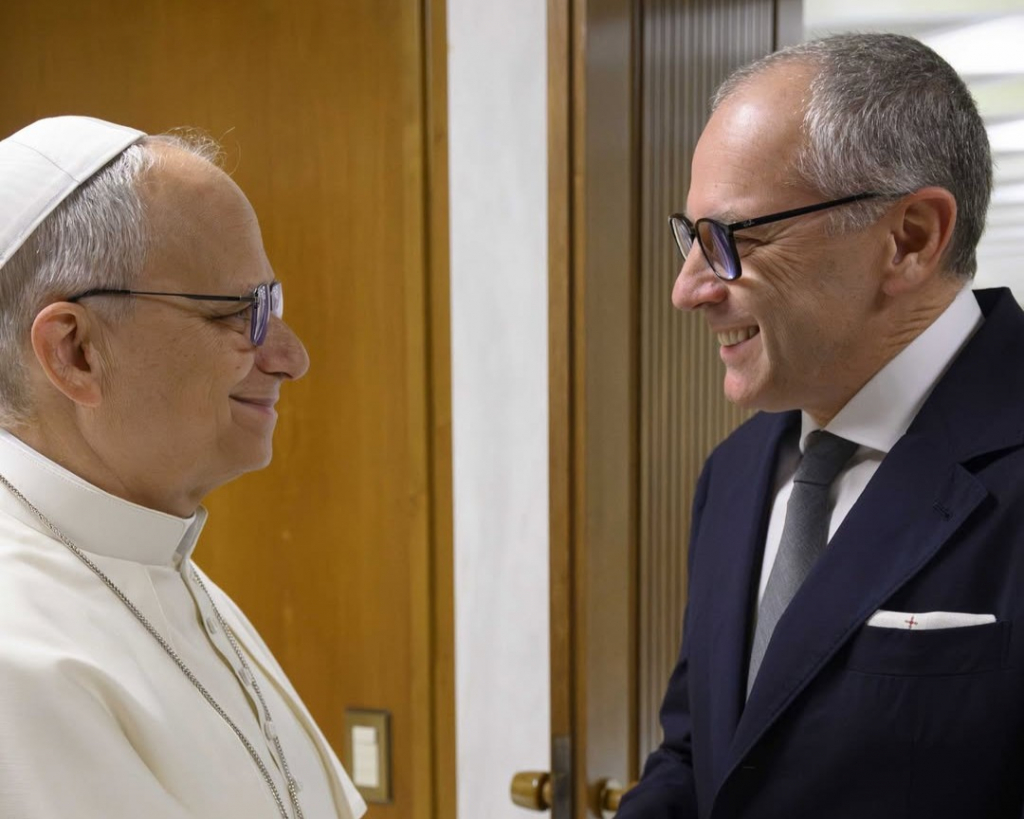 Stefano Domenicali e Papa Leão XIV durante encontro no Vaticano- Fotos: Reprodução/Instagram
