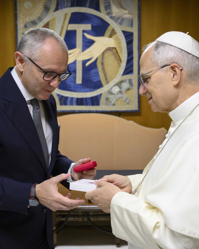 Papa Leão Xiv E Stefano Domenicali (4)