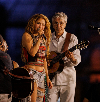 Shakira ensaia com Caetano e Bethânia em Copacabana; veja fotos