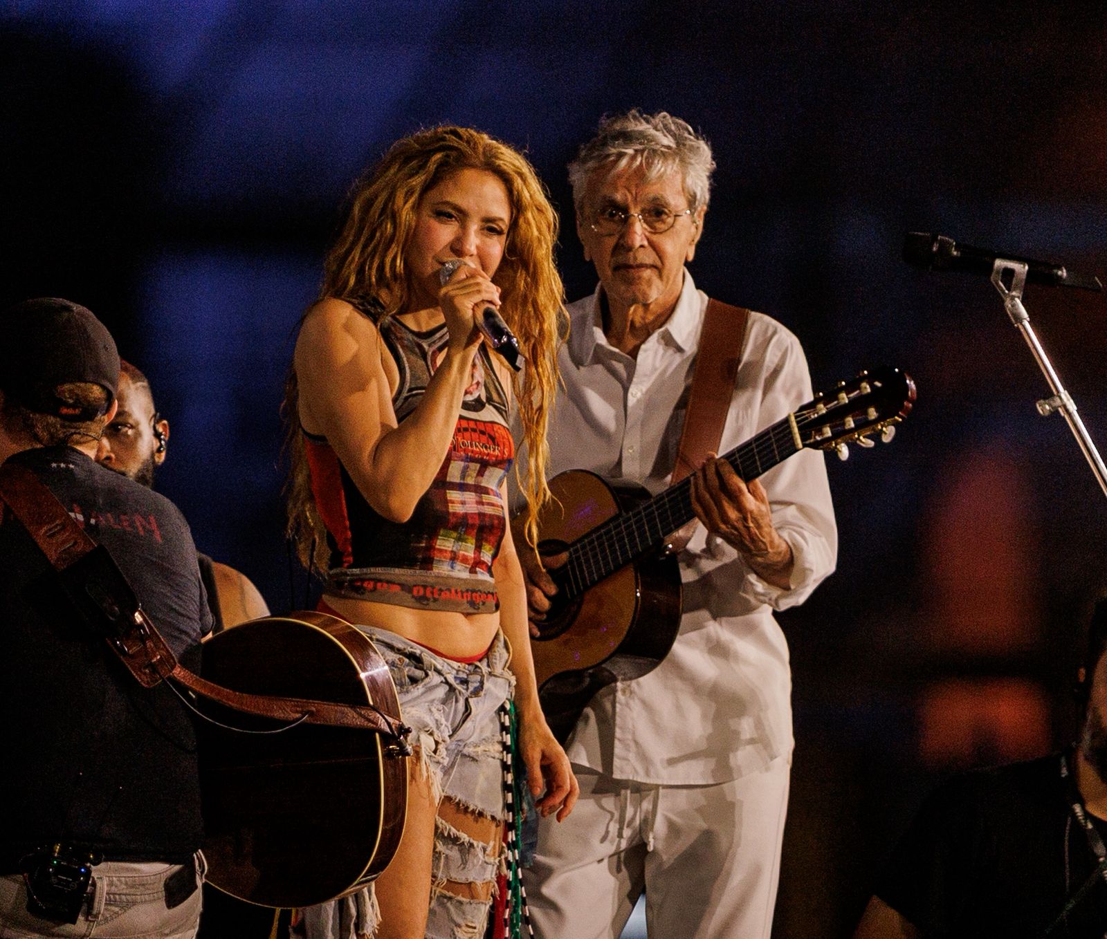 Shakira ensaia com Caetano e Bethânia em Copacabana; veja fotos