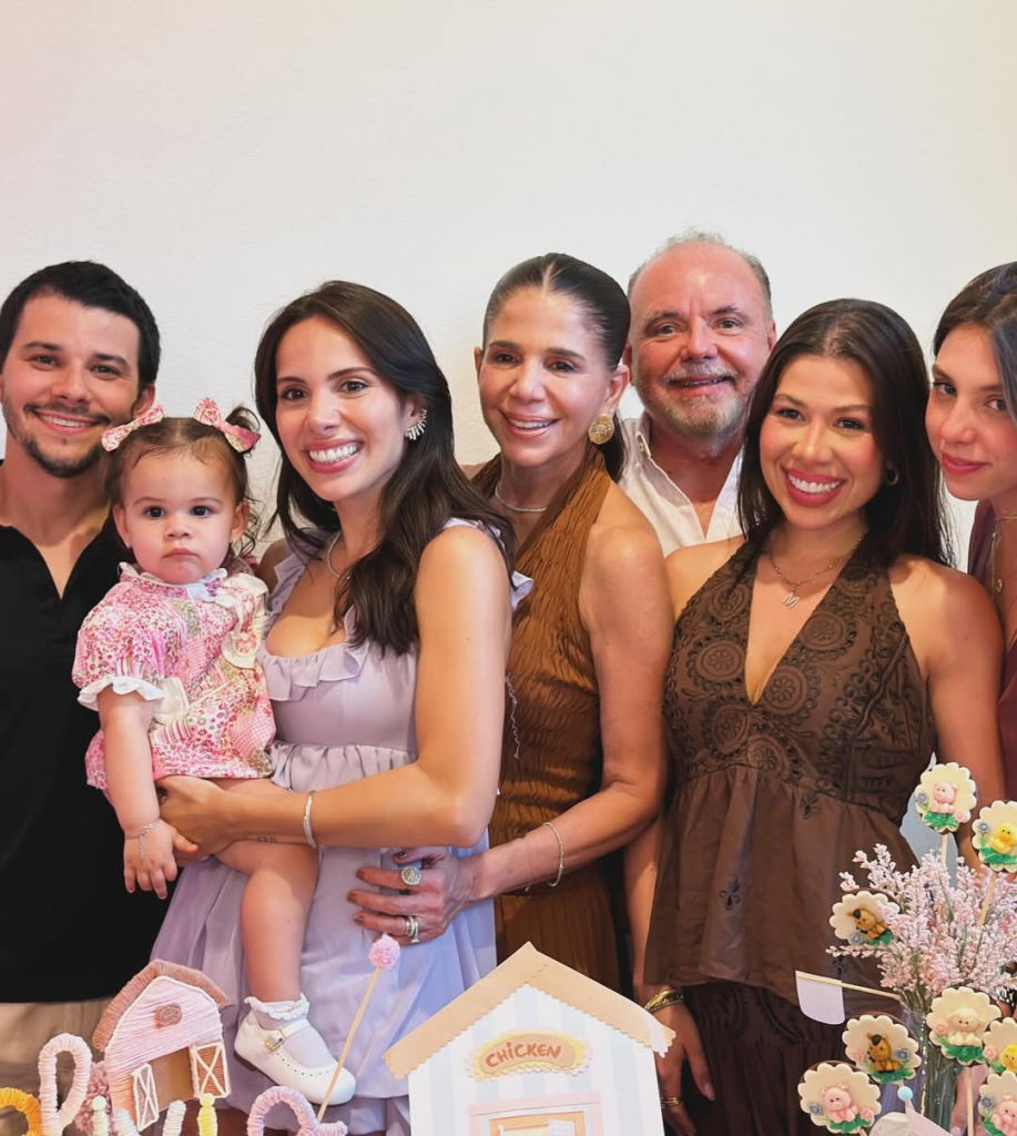 Pedro, Olivia, Nicole, Maria Lucia, Pedro, Maria Clara E Mel Azin
