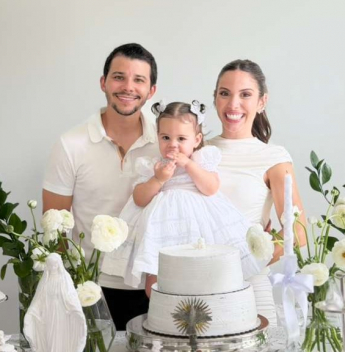 Olivia Vasconcelos Carapeba reúne a família em Orlando para celebrar os 2 anos e o primeiro sacramento