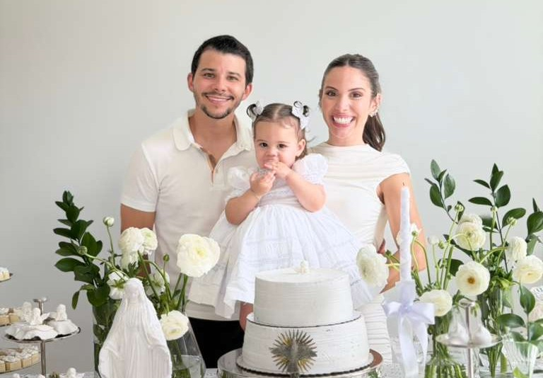 Olivia Vasconcelos Carapeba reúne a família em Orlando para celebrar os 2 anos e o primeiro sacramento