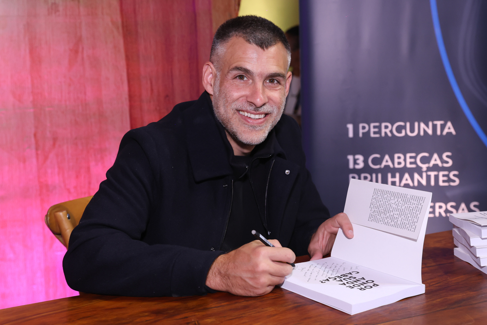 Raoni Carneiro lança livro “Por Onde Anda Sua Cabeça?” e reúne convidados no Rio de Janeiro