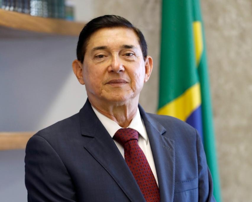 Desembargador Roberto Machado resgata letras antigas e cria músicas com auxilio da IA