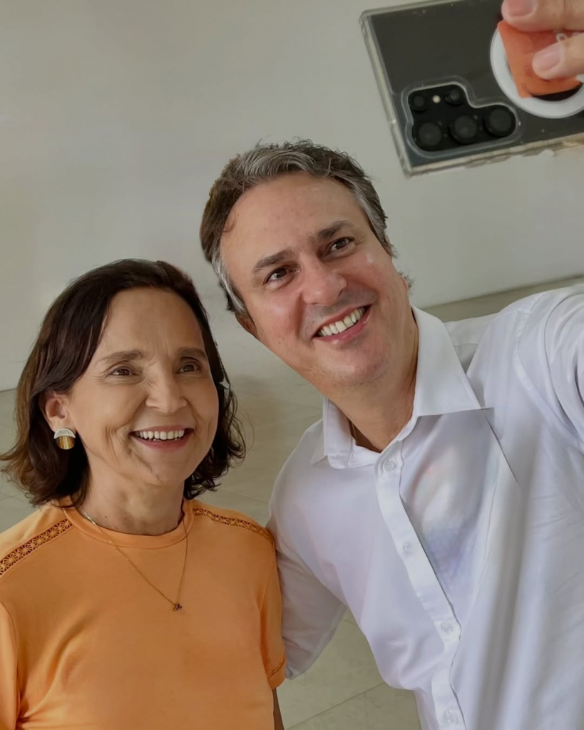 Camilo Santana homenageia Izolda Cela nas redes