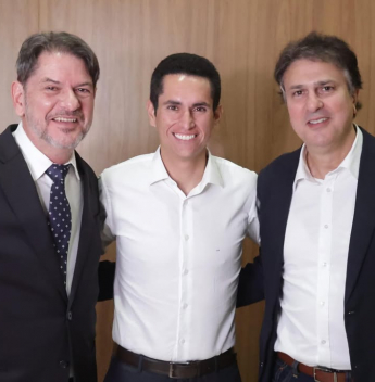 Domingos Neto mobiliza governistas durante agenda da Marcha dos Prefeitos