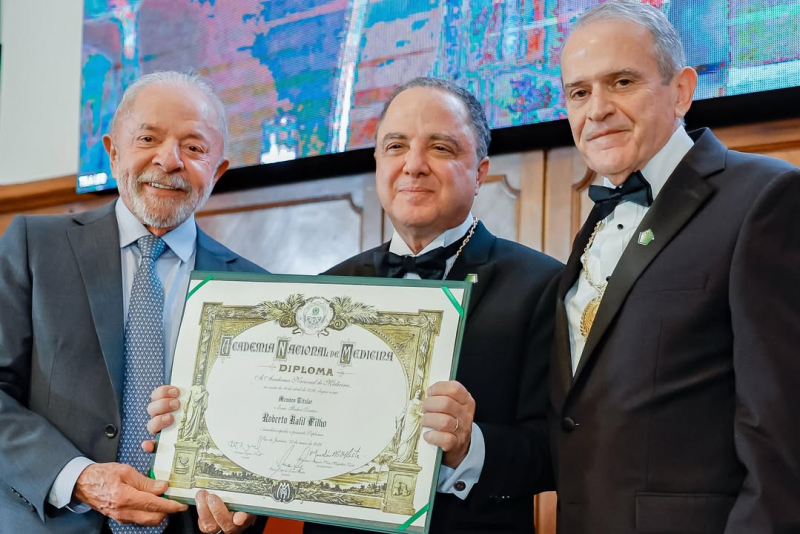 Roberto Kalil toma posse na Academia Nacional de Medicina e defende SUS e ética médica
