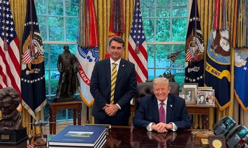 Flávio Bolsonaro usa encontro com Trump para buscar projeção internacional da pré-campanha