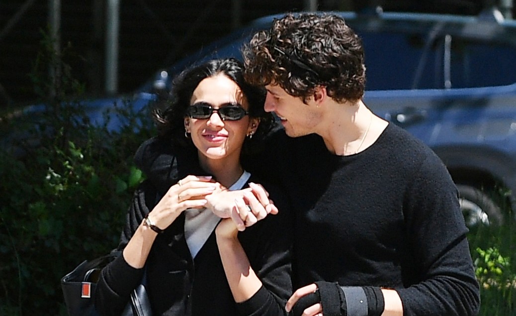 Bruna Marquezine e Shawn Mendes surgem em clima de romance nas ruas de Nova York