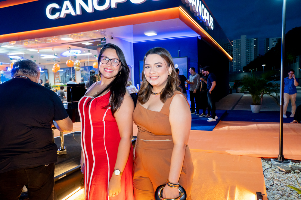 Taiane Uchôa E Janiele Lopes