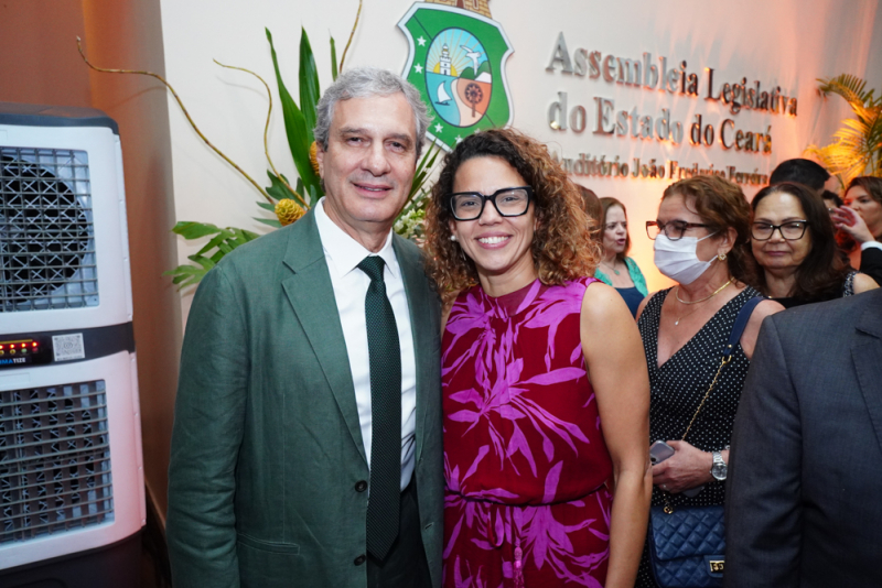 Cenas do poder - Entrega da Medalha Plenário 13 de Maio marca noite de prestígio na Assembleia do Ceará