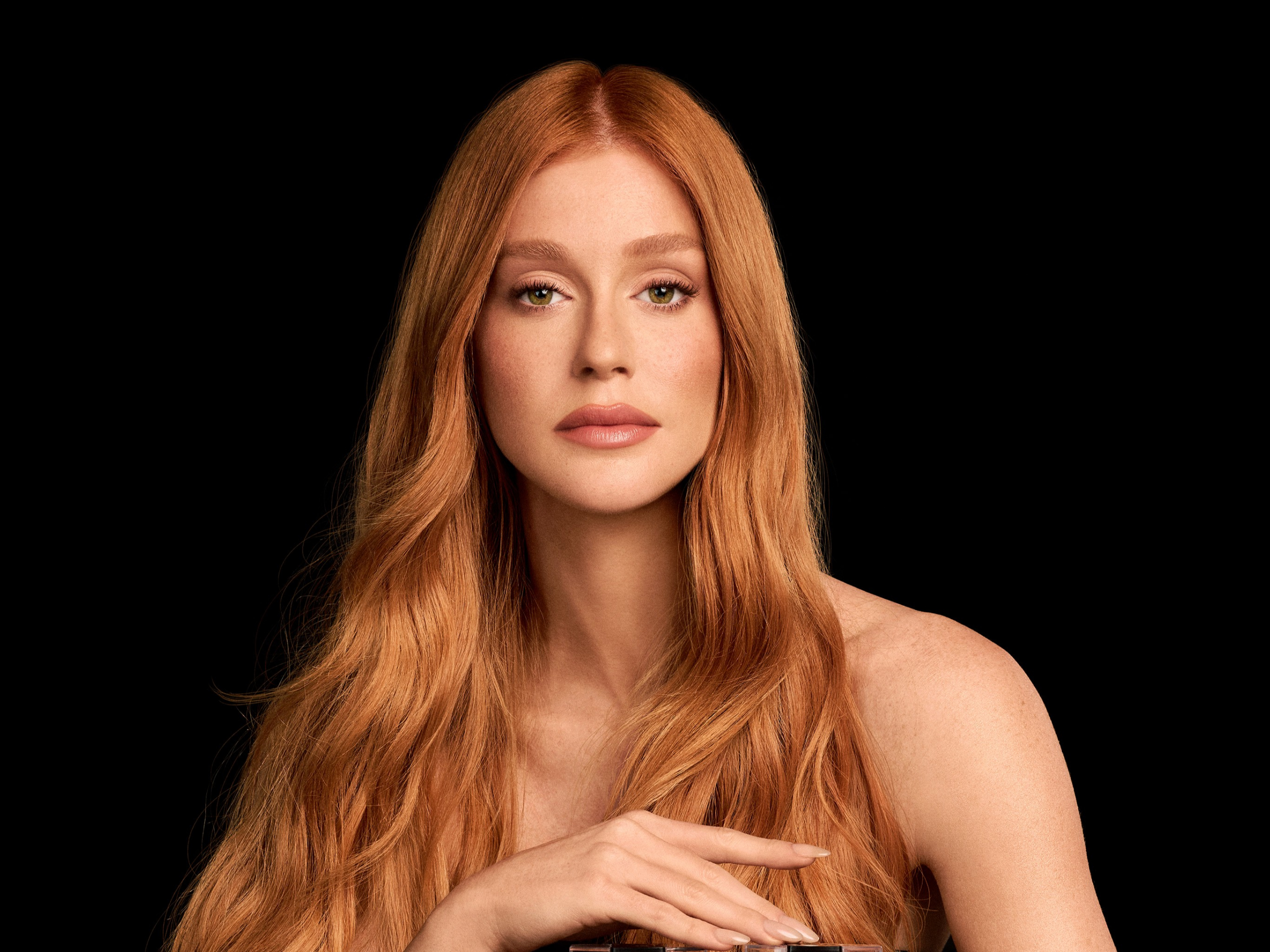 Marina Ruy Barbosa estrela campanha da TRUSS para lançamento de linha voltada a cabelos coloridos