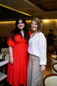 Vitória Azevedo E Nely De Carvalho