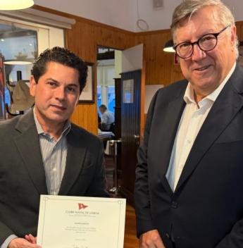 Comodoro do Iate Clube de Fortaleza, Pompeu Vasconcelos, é recebido no tradicional Clube Naval de Lisboa