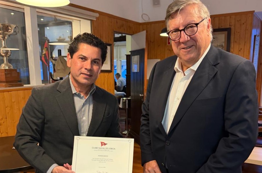 Comodoro do Iate Clube de Fortaleza, Pompeu Vasconcelos, é recebido no tradicional Clube Naval de Lisboa