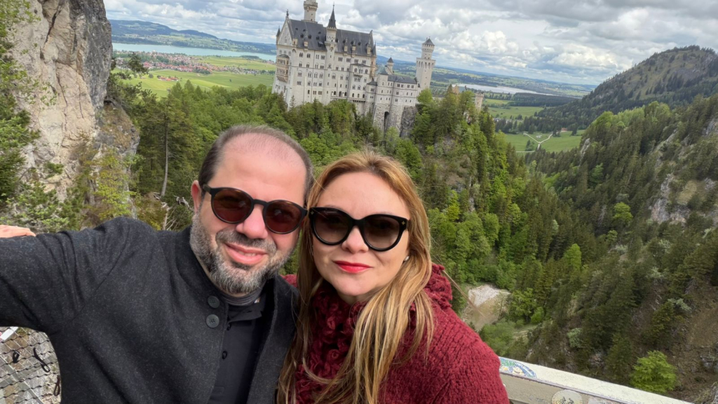 Reginaldo e Ivina Rocha em temporada pelos principais destinos do verão europeu - Fotos: Arquivo Pessoal