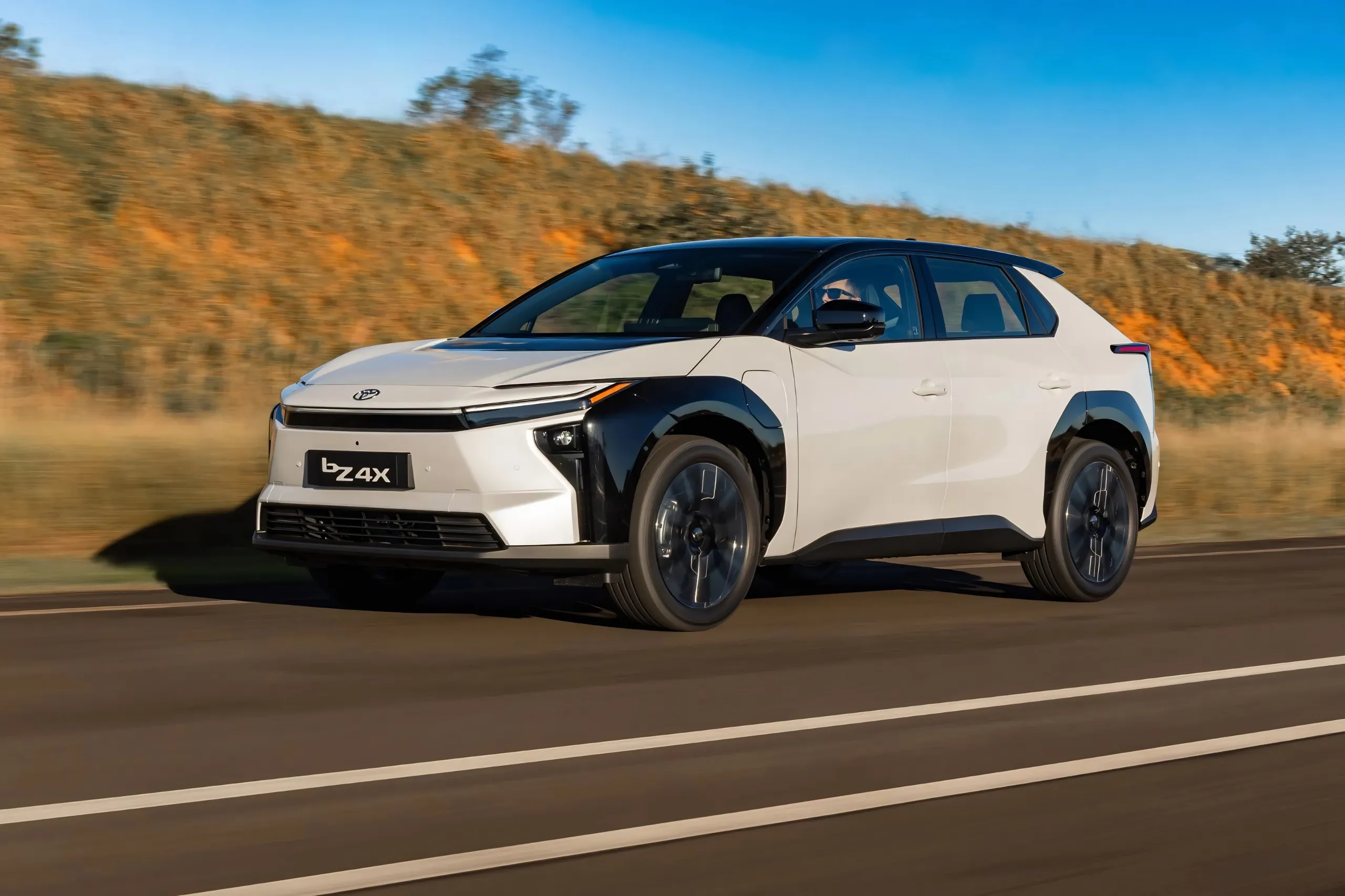 Toyota estreia no mercado brasileiro de elétricos com o novo bZ4X, SUV premium de R$ 419 mil