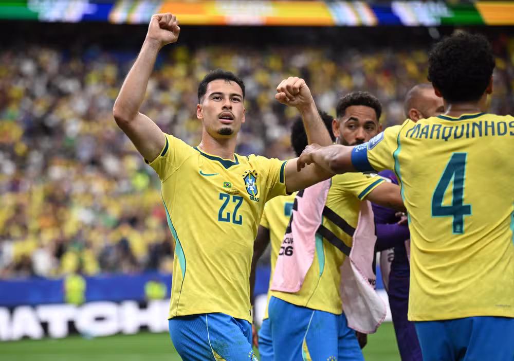 Brasil reage sob pressão, vence o Japão e avança com confiança para as oitavas