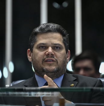 Senado cobra definição do governo e aproxima PEC do BC de votação em Plenário