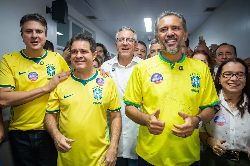 Bloco governista exibe unidade em agenda de saúde com Padilha em Fortaleza