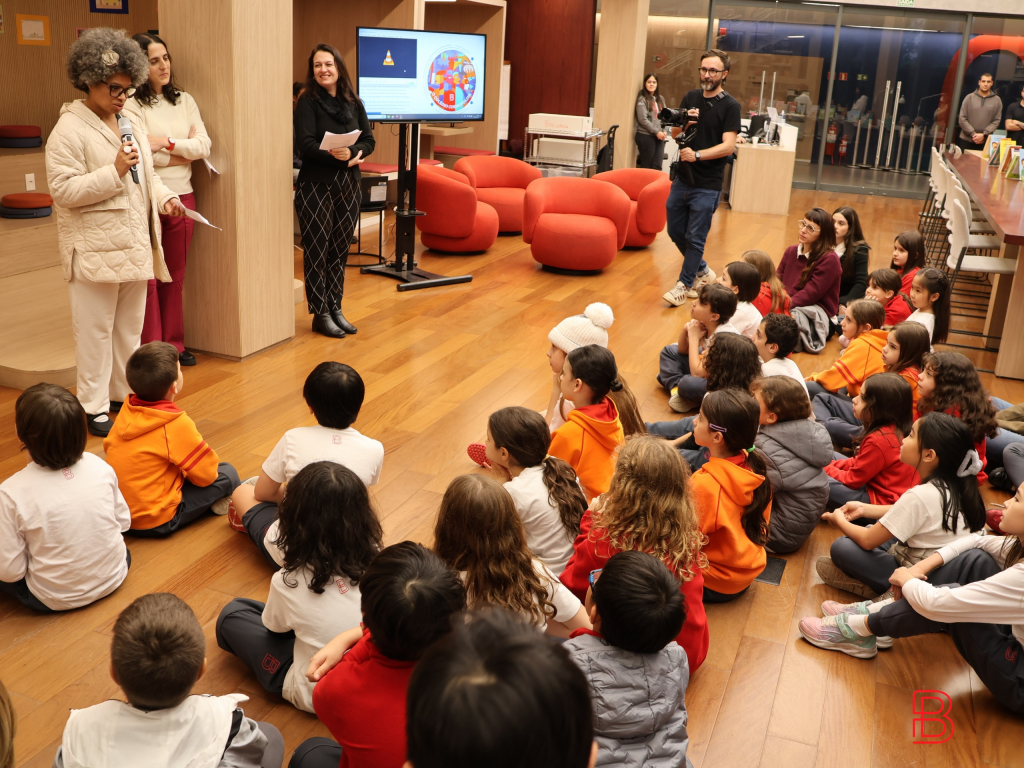 Alunos Do 3º E 6º Ano Em Evento De Renomeação Da Biblioteca Ruth Rocha No Colégio Bandeirantes