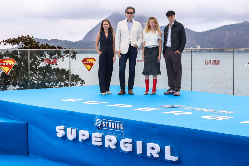 Milly Alcock e equipe de “Supergirl” apresentam nova fase da heroína durante passagem pelo Rio