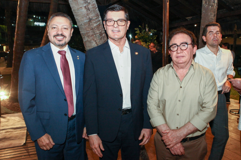 Mérito institucional - Iate Clube de Fortaleza reverencia trajetória do desembargador Cid Marconi com título honorário