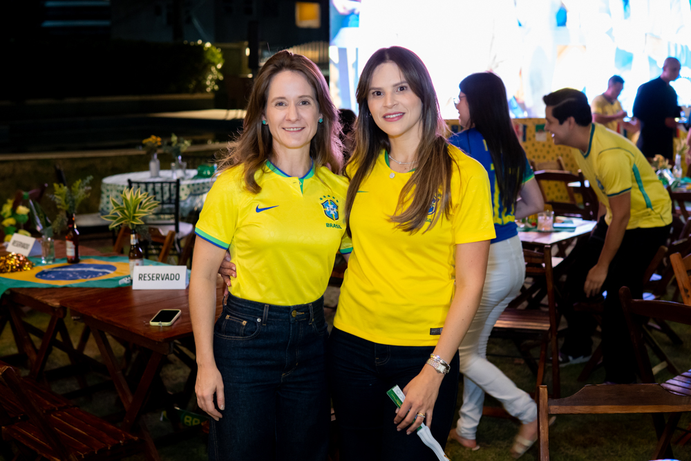 Carla E Amanda Pontes