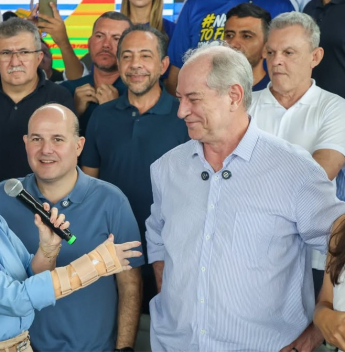 Ciro Gomes leva pré-campanha ao governo estadual a Tianguá e Viçosa do Ceará