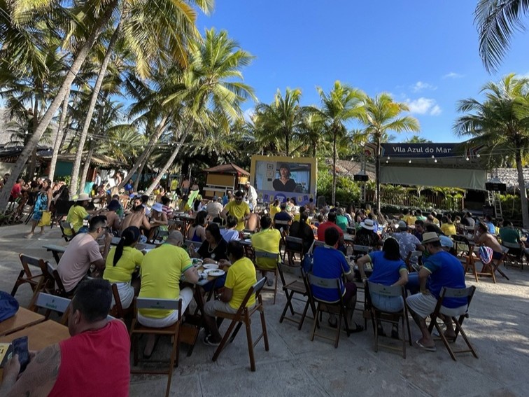 Vila Azul do Mar entra na torcida com transmissões da Copa, shows e programação para toda a família