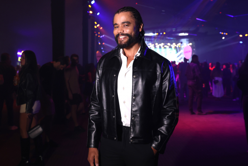 Noites Tropicais - No Jockey Club Brasileiro, Seu Jorge e Pretinho da Serrinha comandam noite de samba e MPB