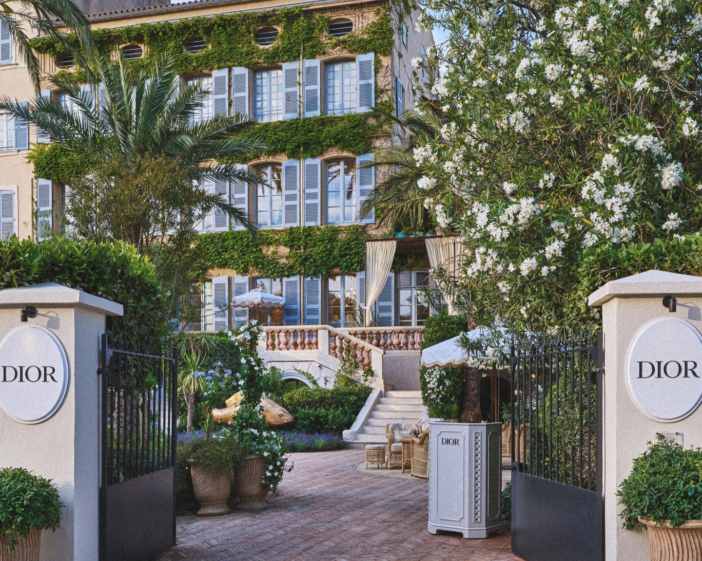 Restaurante Monsieur Dior abre temporada em Saint-Tropez com gastronomia assinada por Mauro Colagreco