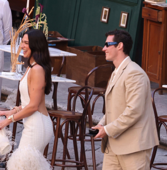 Dua Lipa e Callum Turner abrem programação de casamento com recepção na Itália