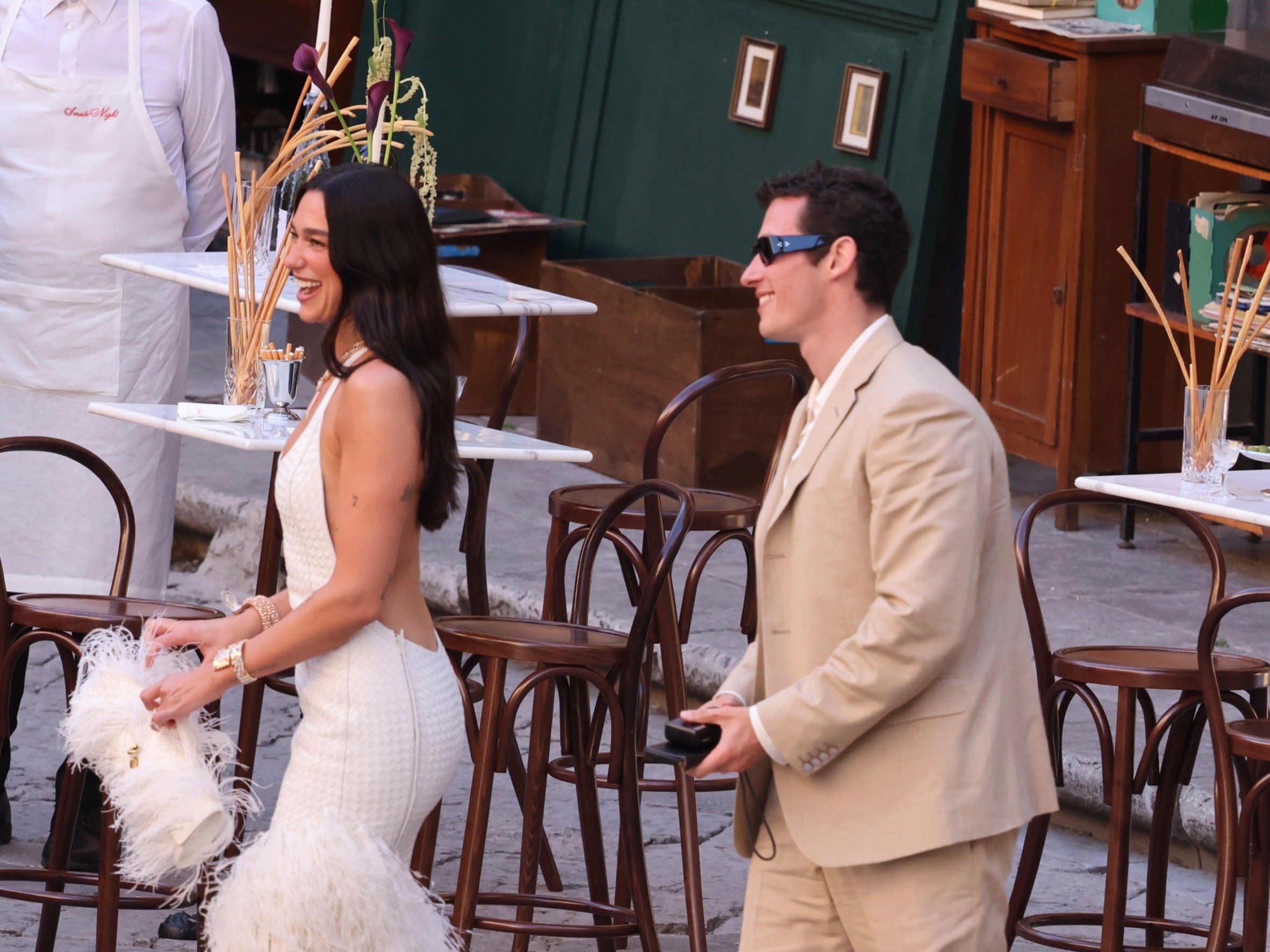 Dua Lipa e Callum Turner abrem programação de casamento com recepção na Itália