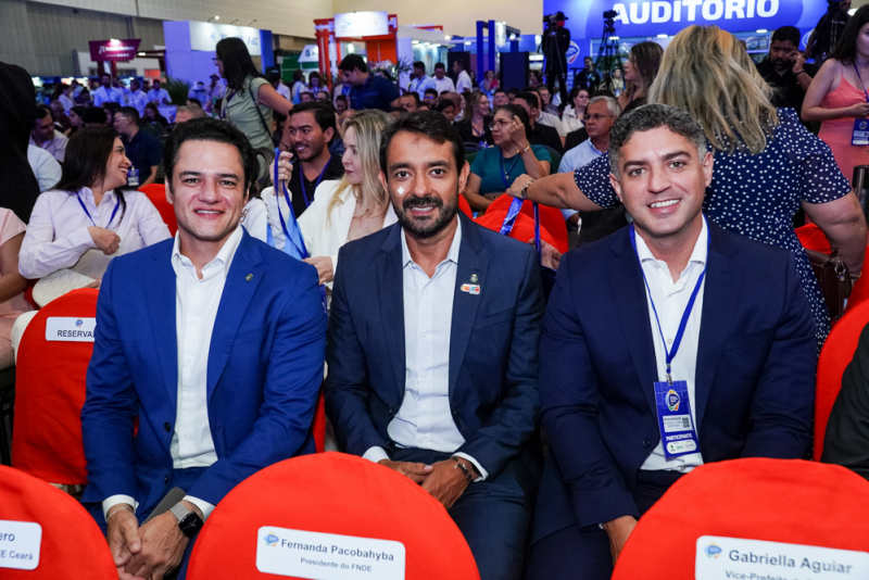 XIV Edição - Seminário em Fortaleza reúne Elmano de Freitas e gestores em debate sobre inovação e eficiência pública