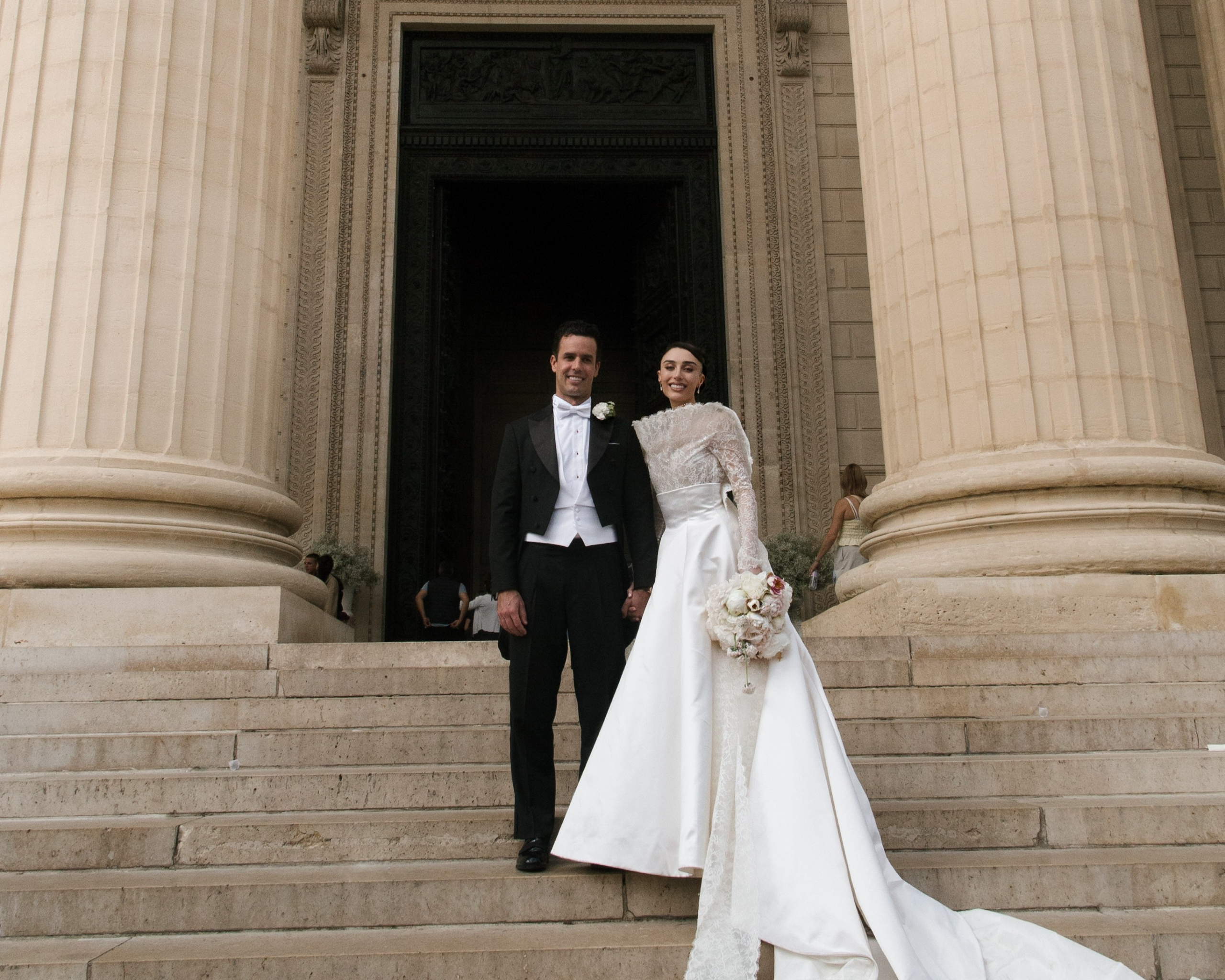 Alexandre Negrão escolhe criação de Bruno Colella para casamento com Elisa Zarzur na França